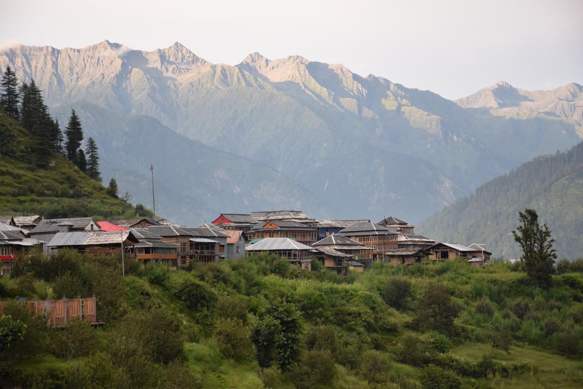 Kudrat - A Boutique Homestay- Tirthan Valley Gushaini Kültér fotó